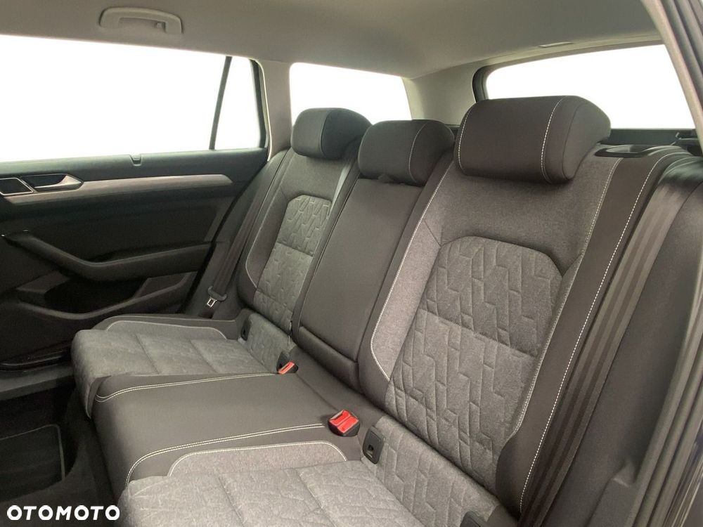 Volkswagen Passat - 13