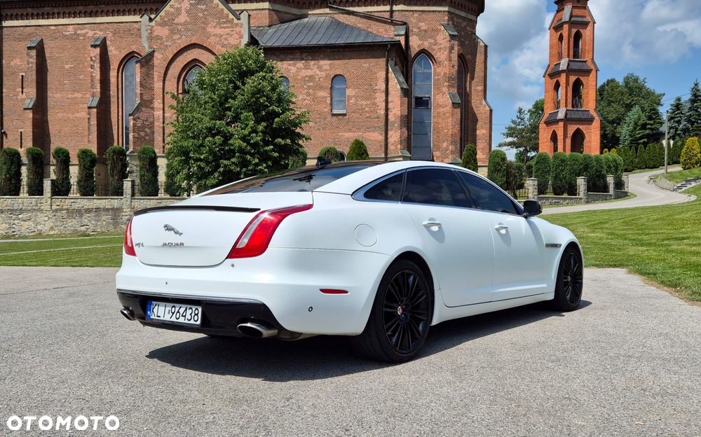 Jaguar XJ 3.0 T AWD LWB Premium Luxury - 11