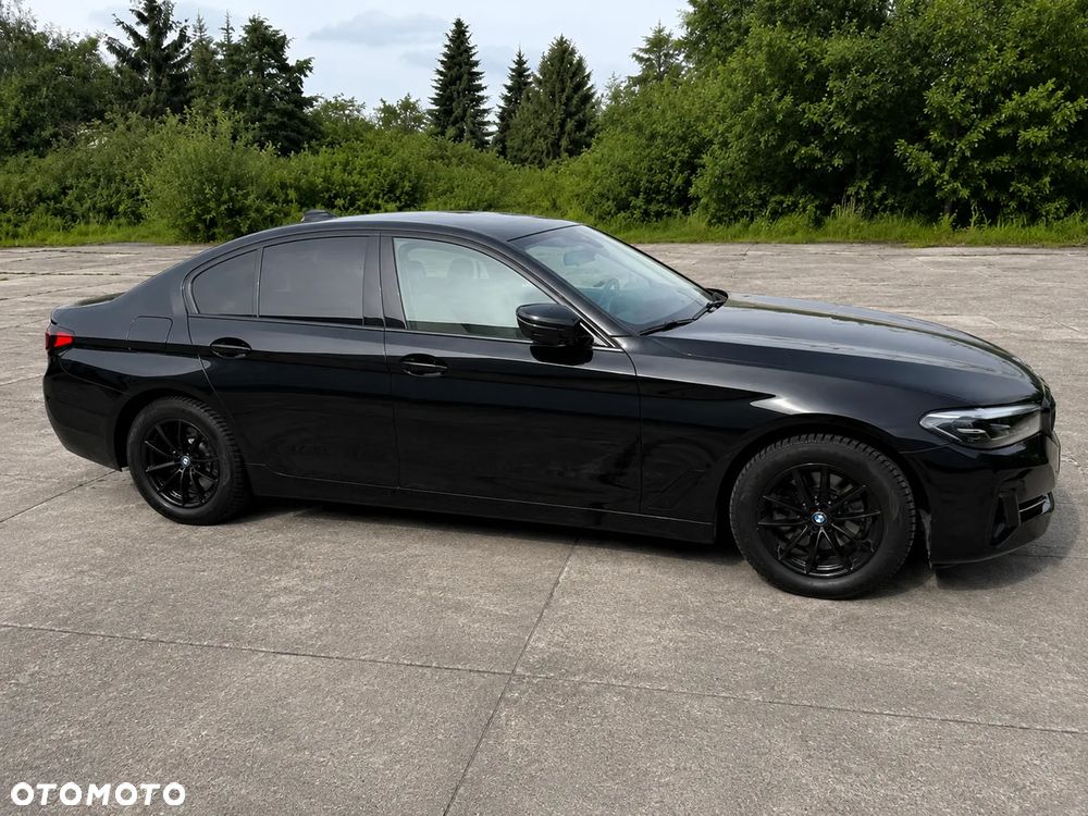 BMW Seria 5 2021 photo 3