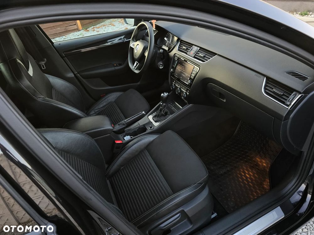 Skoda Octavia 2.0 TDI DSG RS - 22