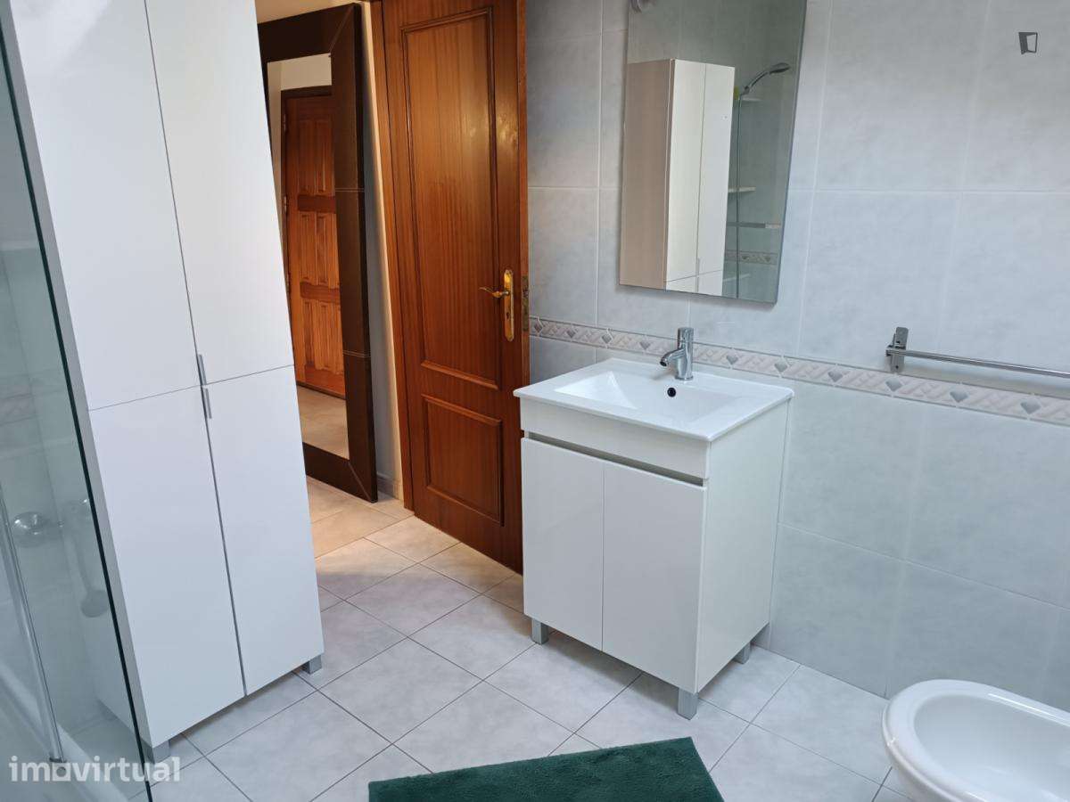 Quarto - localizado em Leiria - Grande imagem: 5/20