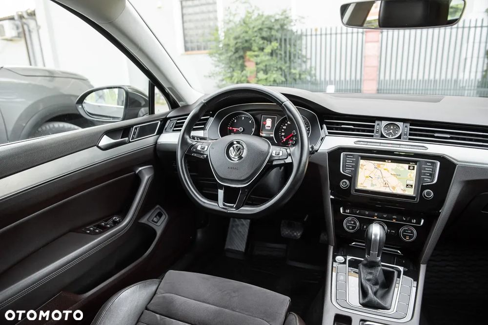 Volkswagen Passat Variant 2.0 TDI SCR DSG Highline - 28