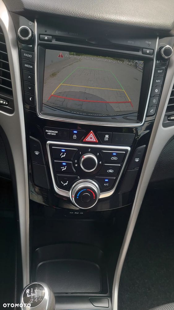 Hyundai i30 blue Kombi 1.6 GDi Passion - 14