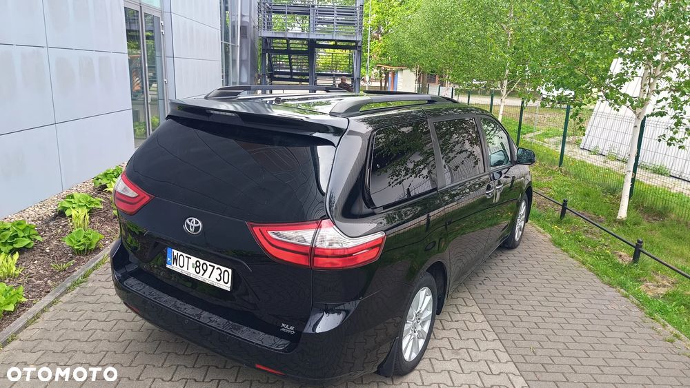Toyota Sienna 3.5 V6 XLE AWD - 3