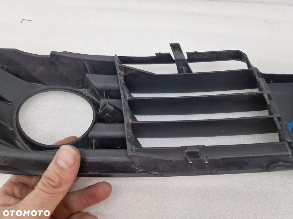 VW PASSAT B5 LIFT 3B0 00-05 PRAWA KRATKA BOCZNA ZDERZAKA PRZEDNIEGO PRZÓD , NR 3B0853666L , 3B0853666G , 3B0853666 L / G , NR AUKCJI E/64 - 8