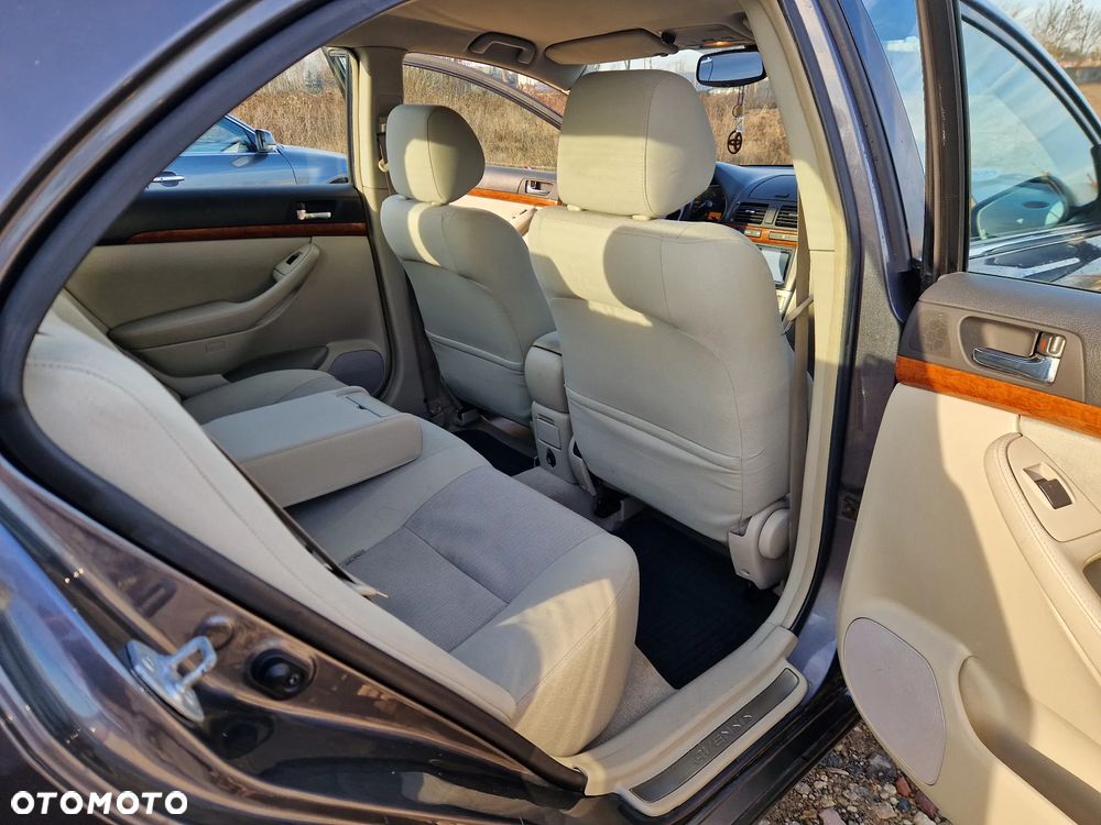 Toyota Avensis 2.0 D-4D Sol - 12