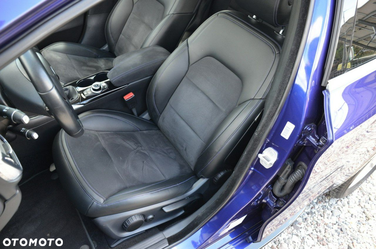 Infiniti Q30 - 10