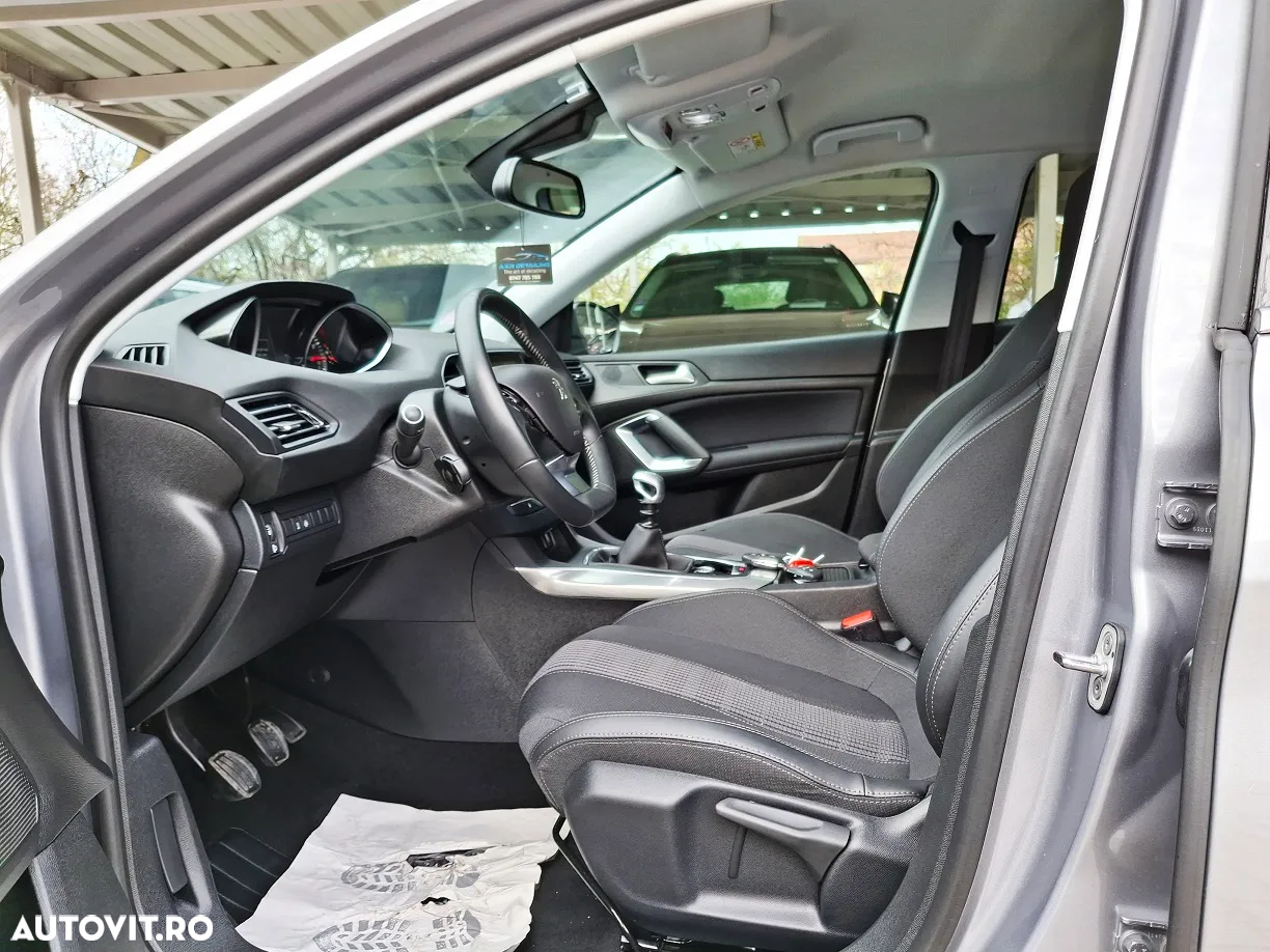 Peugeot 308 1.2 L PureTech Turbo S&S Allure - 8