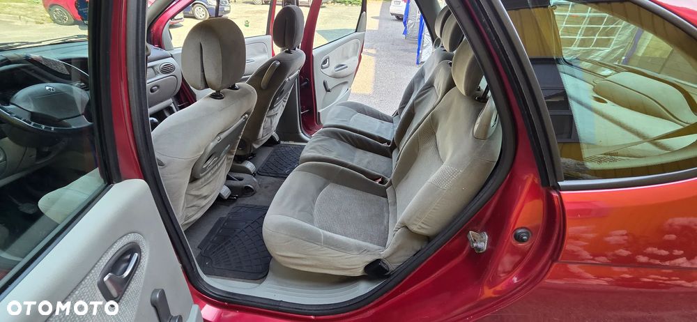 Renault Scenic 1.9 dCi Authentique - 10
