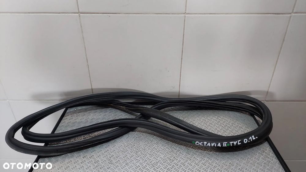 USZCZELKA KLAPY BAGAŻNIKA SKODA OCTAVIA II 2 LIFT KOMBI R2012 - 1