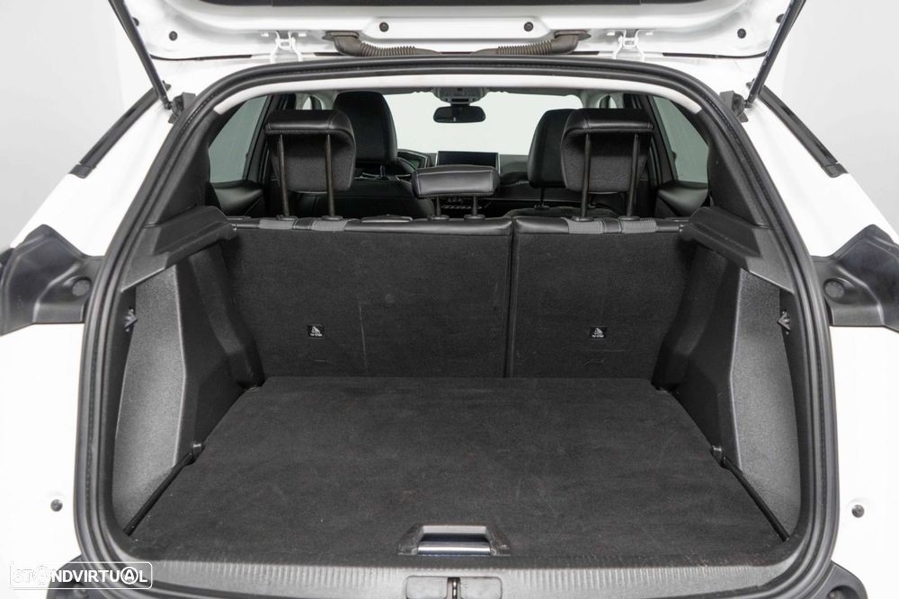 Peugeot 2008 1.5 BlueHDi Allure Pack EAT8 - 24