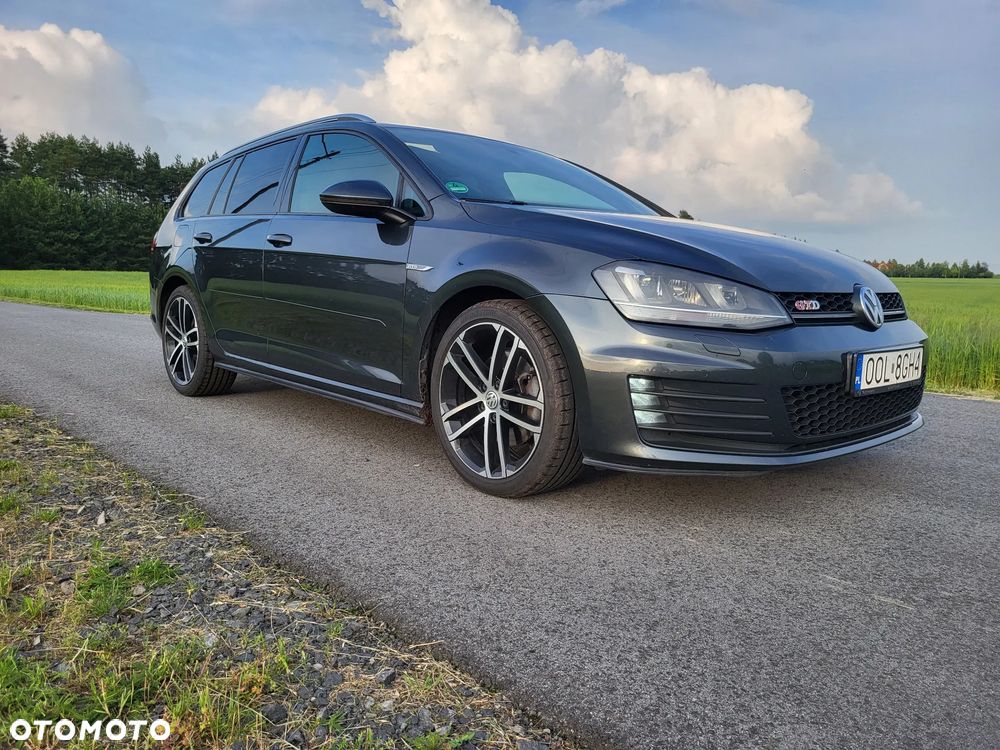 Volkswagen Golf - 2