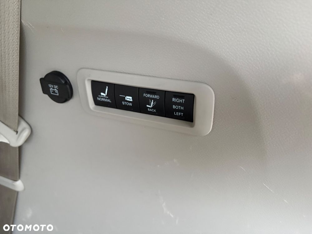 Chrysler Pacifica - 21