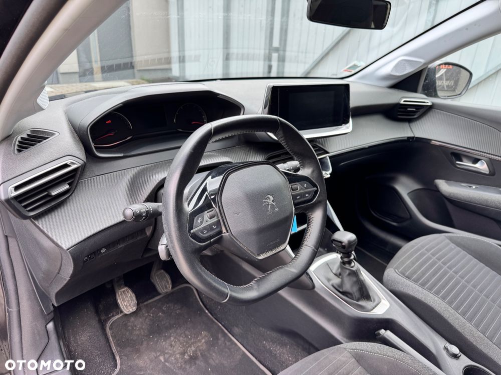 Peugeot 208 - 9