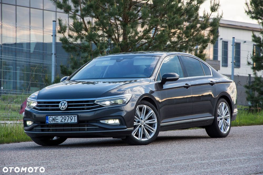 Volkswagen Passat - 1