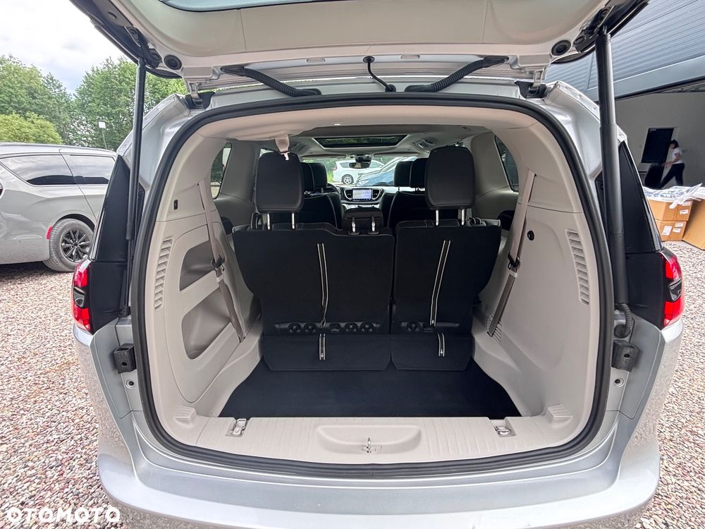 Chrysler Pacifica - 19