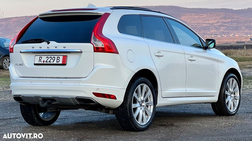 Volvo XC 60 D5 AWD Momentum - 11