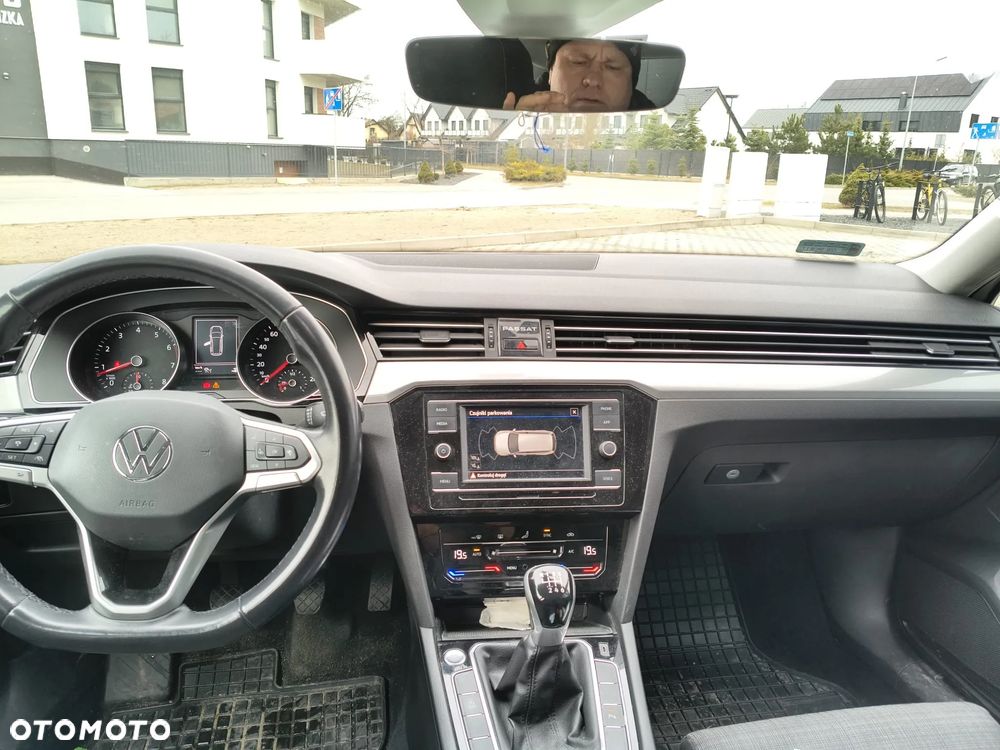 Volkswagen Passat - 12