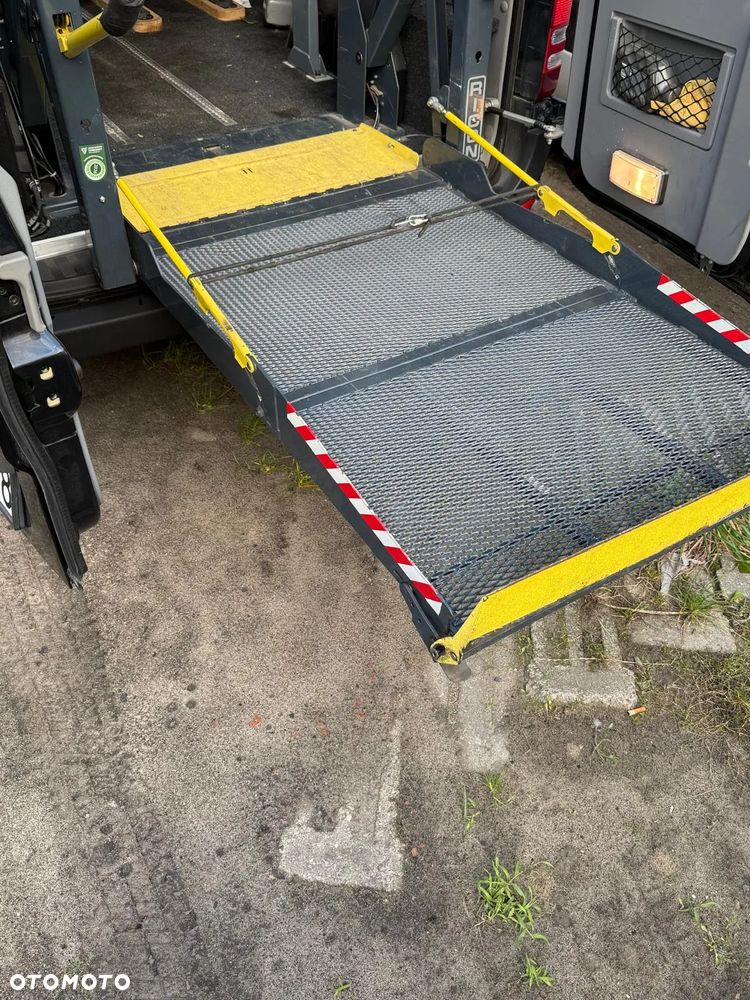 Mercedes-Benz Sprinter - 10