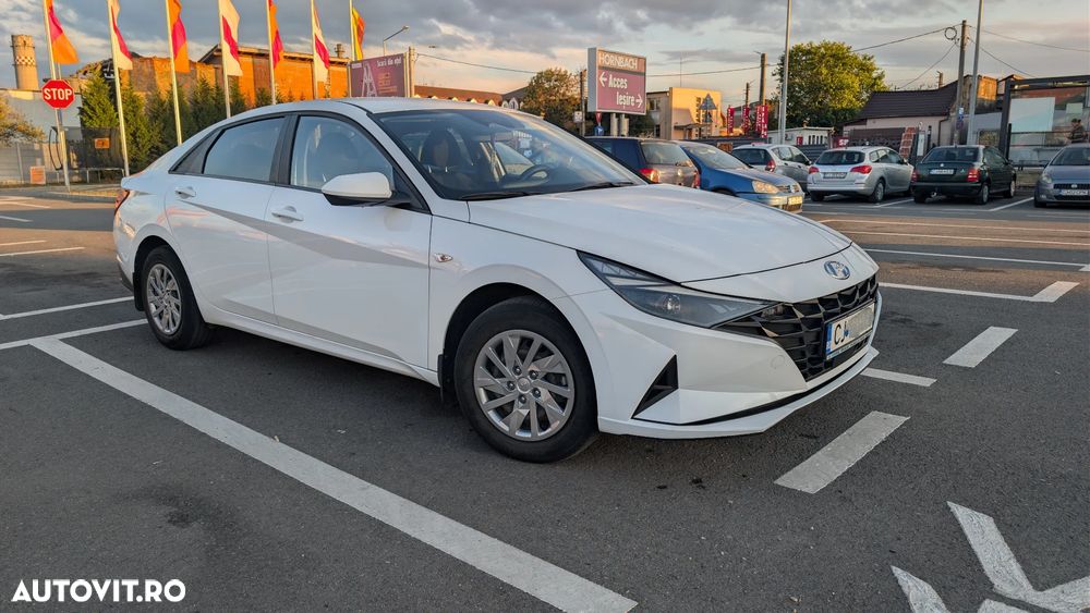 Hyundai Elantra - 3