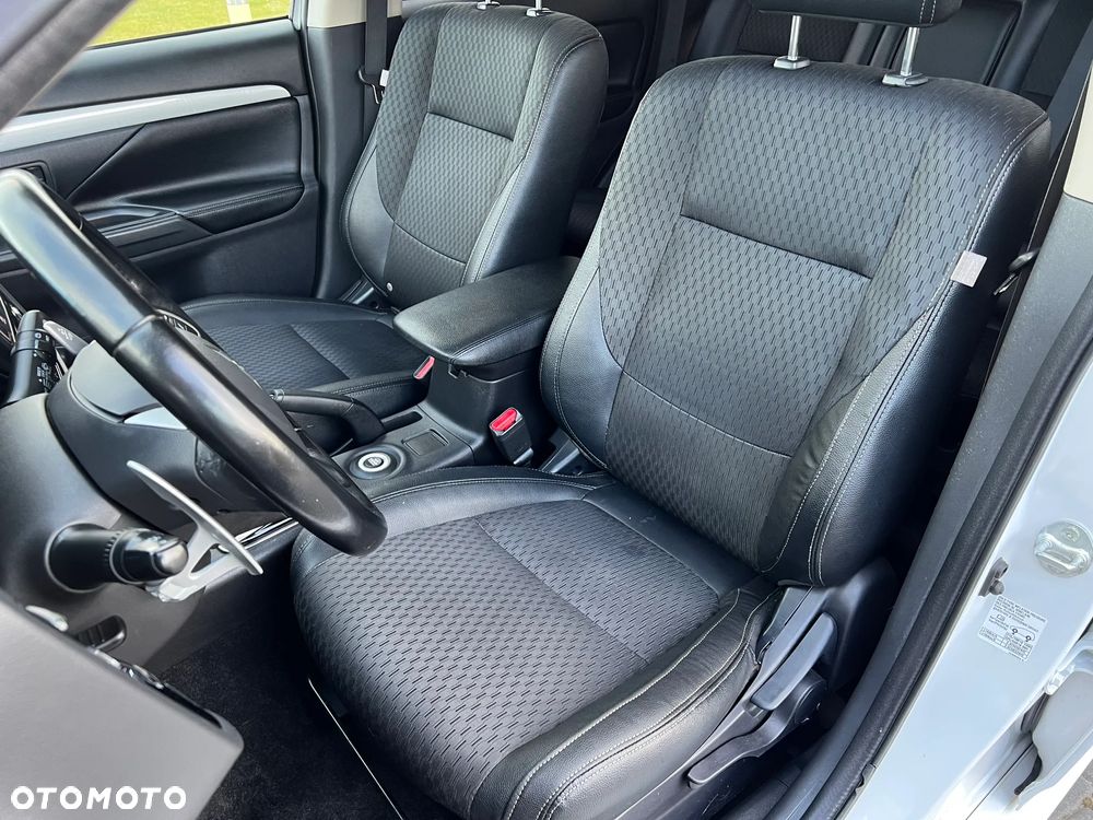 Mitsubishi Outlander 2.0 4WD Plus - 13