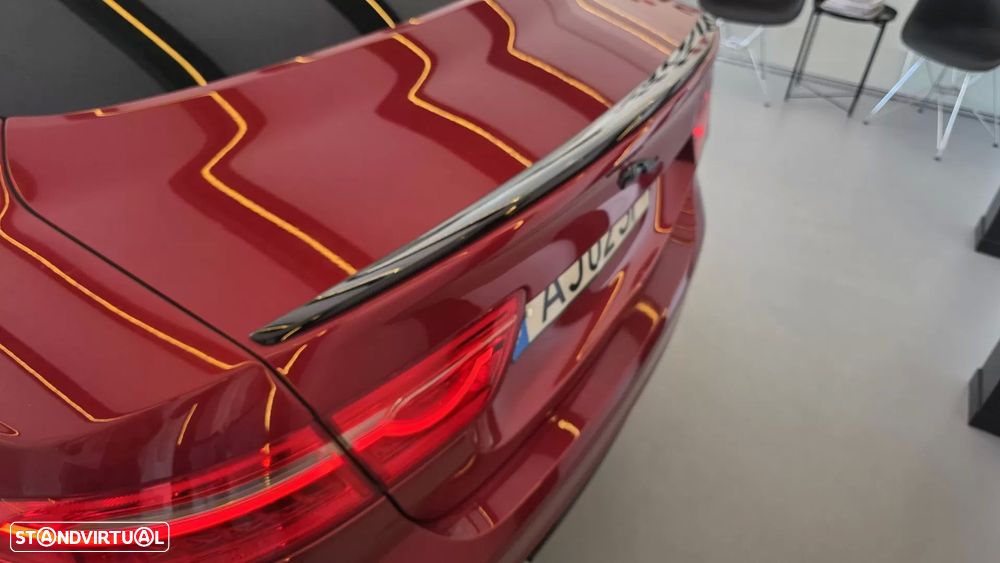 Jaguar XE 2.0 D R-Sport - 22