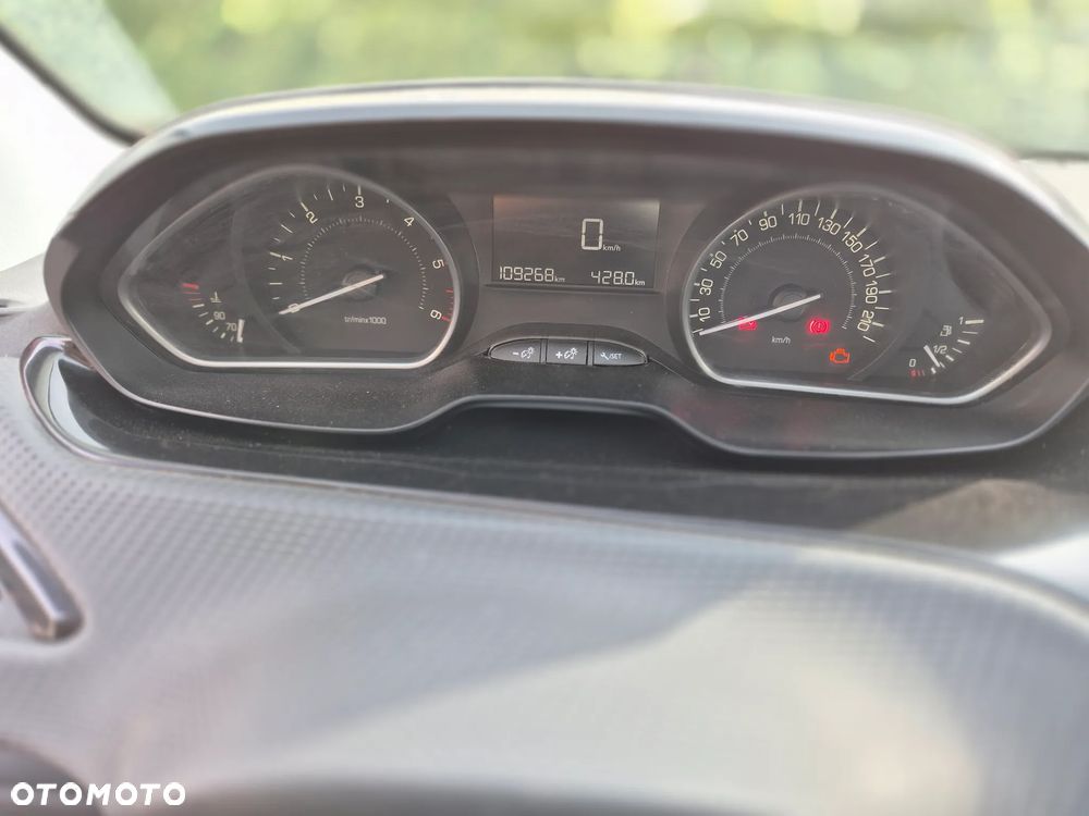 Peugeot 208 1.6 BlueHDi Allure S&S - 11