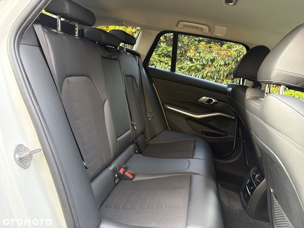 BMW Seria 3 318i Sport Line - 21