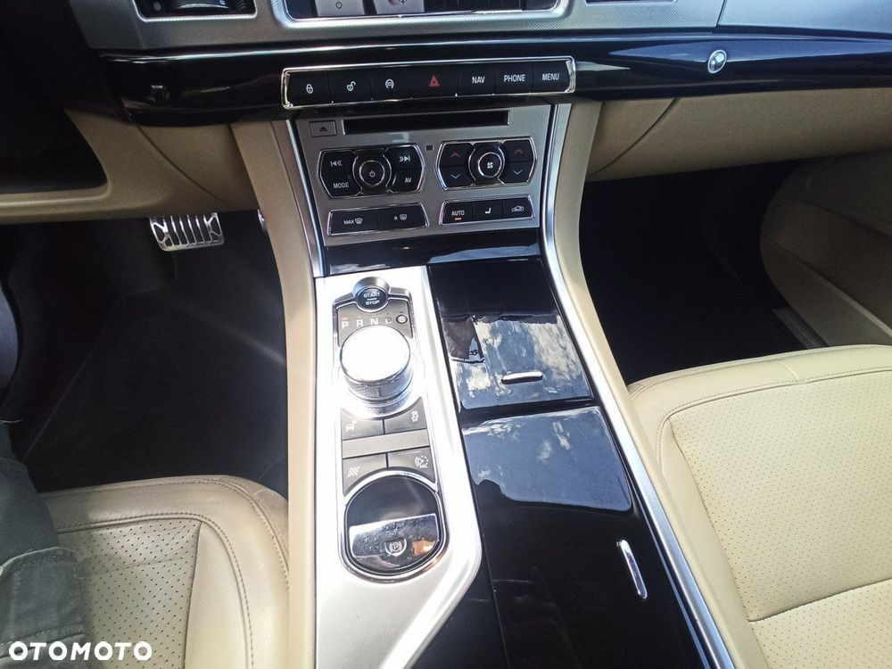 Jaguar XF - 10