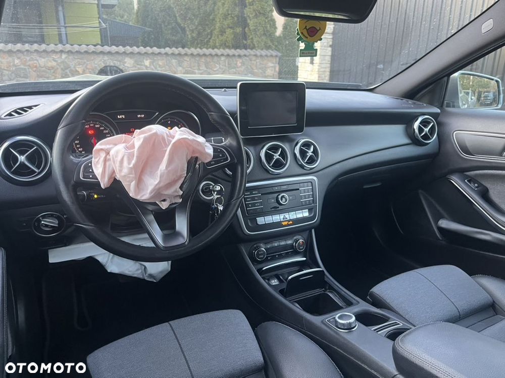 Mercedes-Benz GLA 180 (CDI) d 7G-DCT - 16