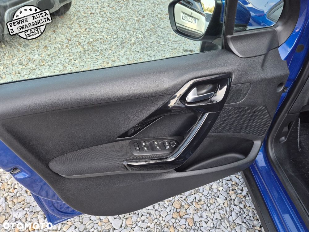 Peugeot 2008 1.2 Pure Tech Signature - 11