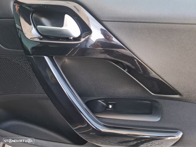 Peugeot 208 1.2 PureTech Signature - 44