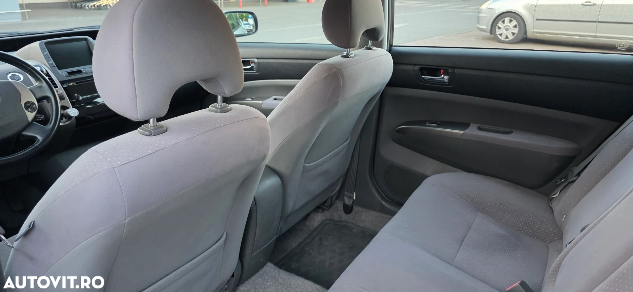 Toyota Prius (Hybrid) - 8