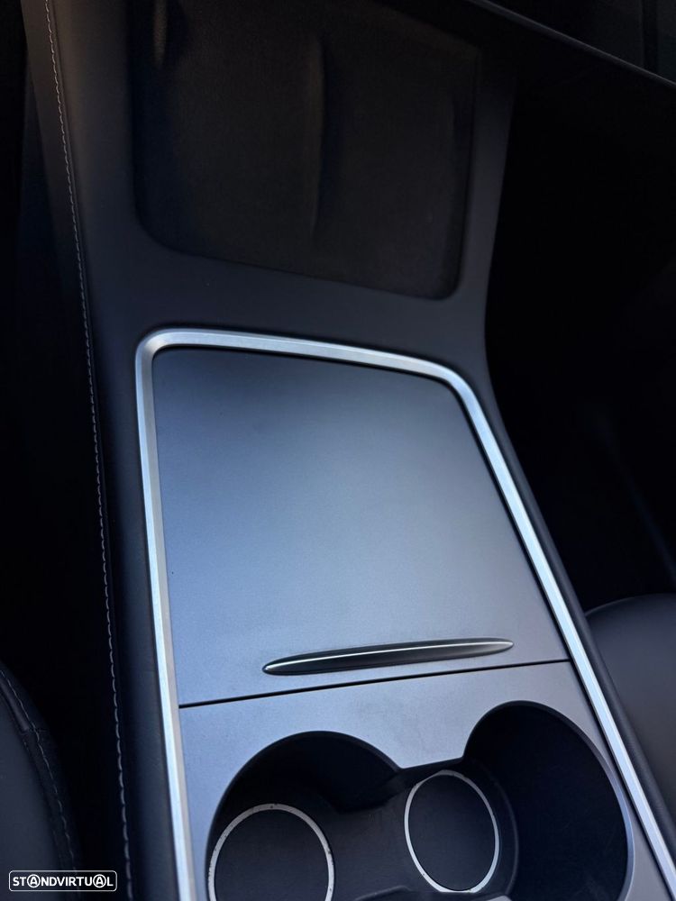 Tesla Model Y - 22
