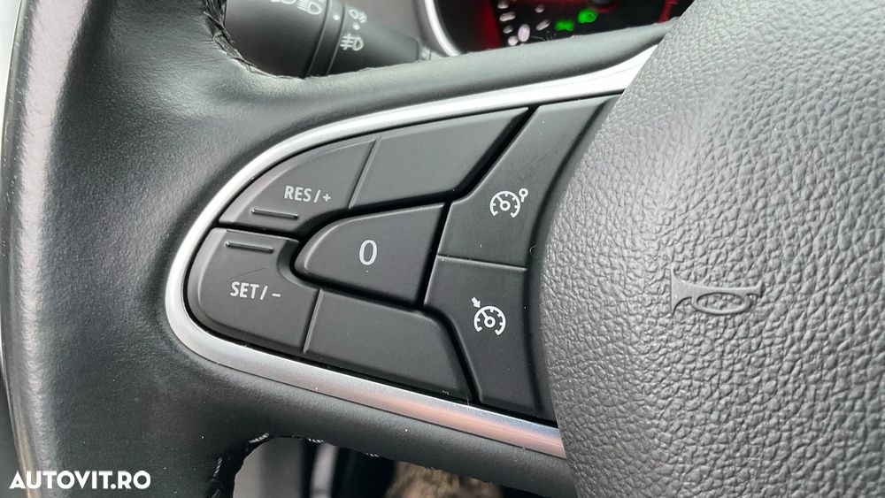 Renault Megane TCE 140 EDC Techno - 23