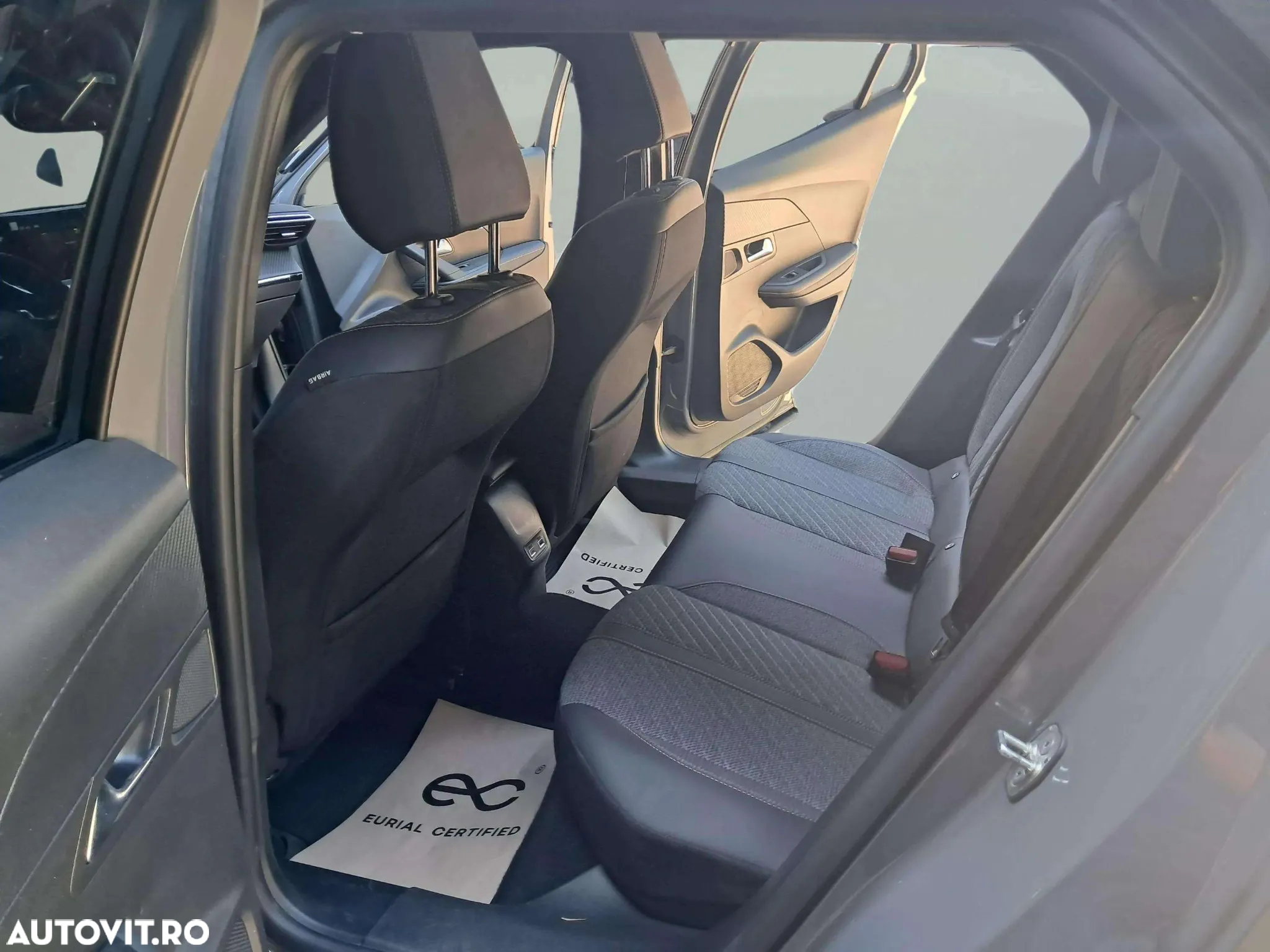 Peugeot 2008 1.2 L PureTech STT EAT8 Allure - 6