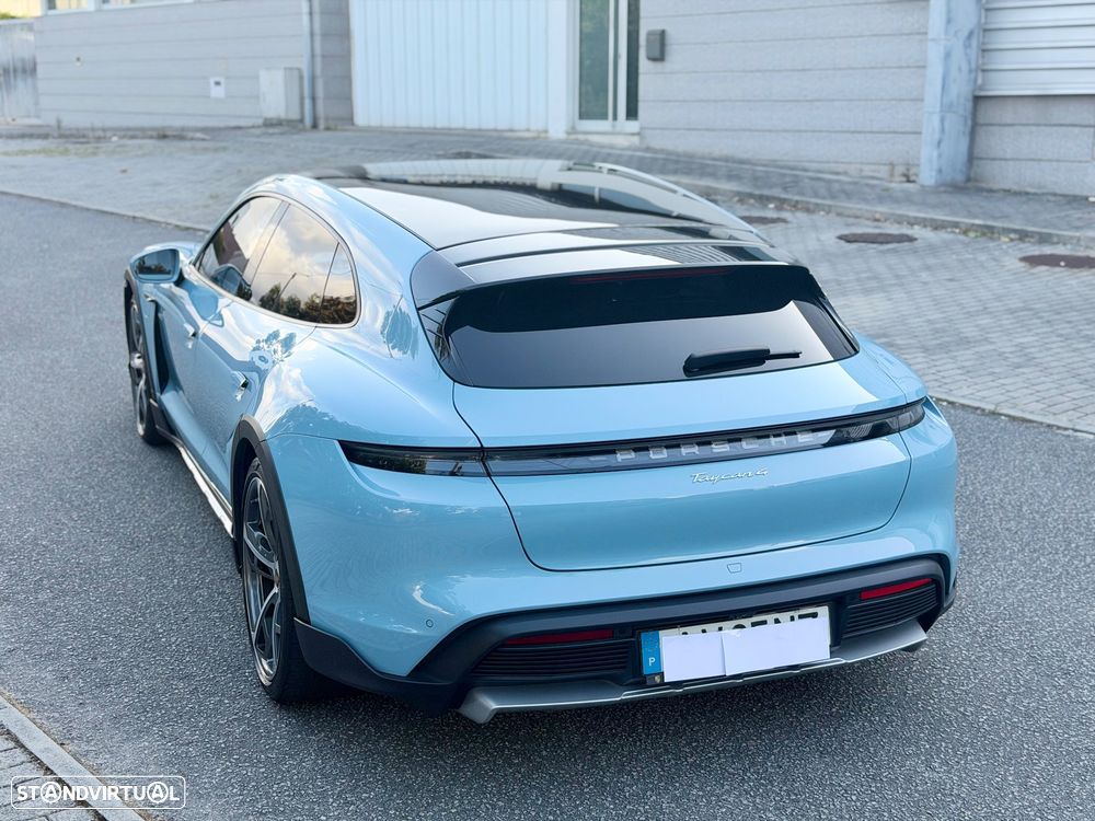 Porsche Taycan Cross Turismo 4 - 23
