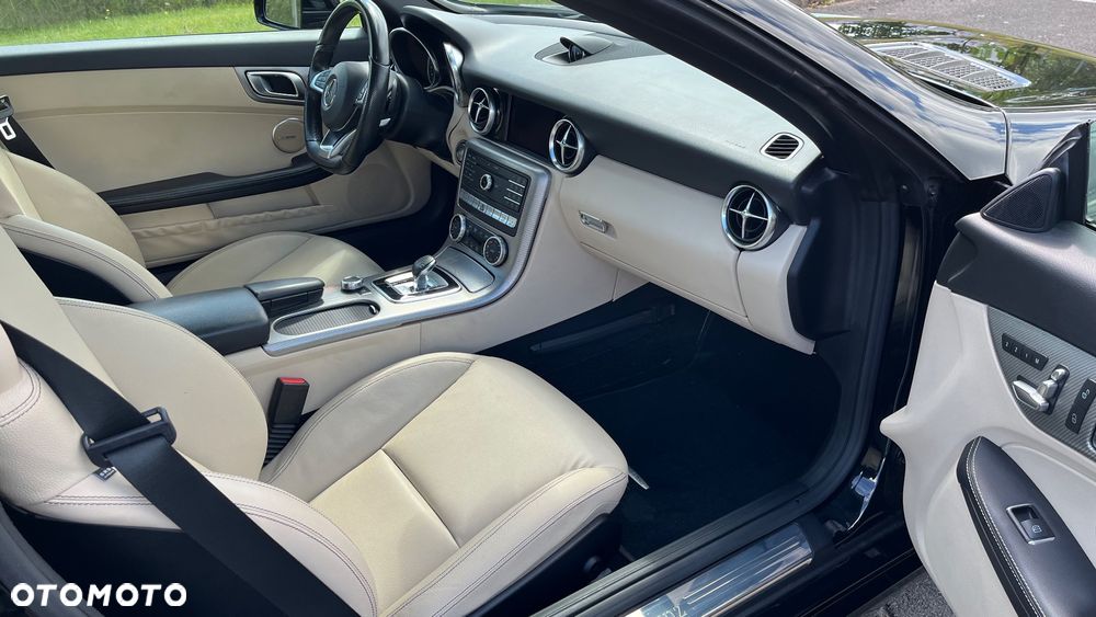 Mercedes-Benz SLC 300 9G-TRONIC Final Edition - 22