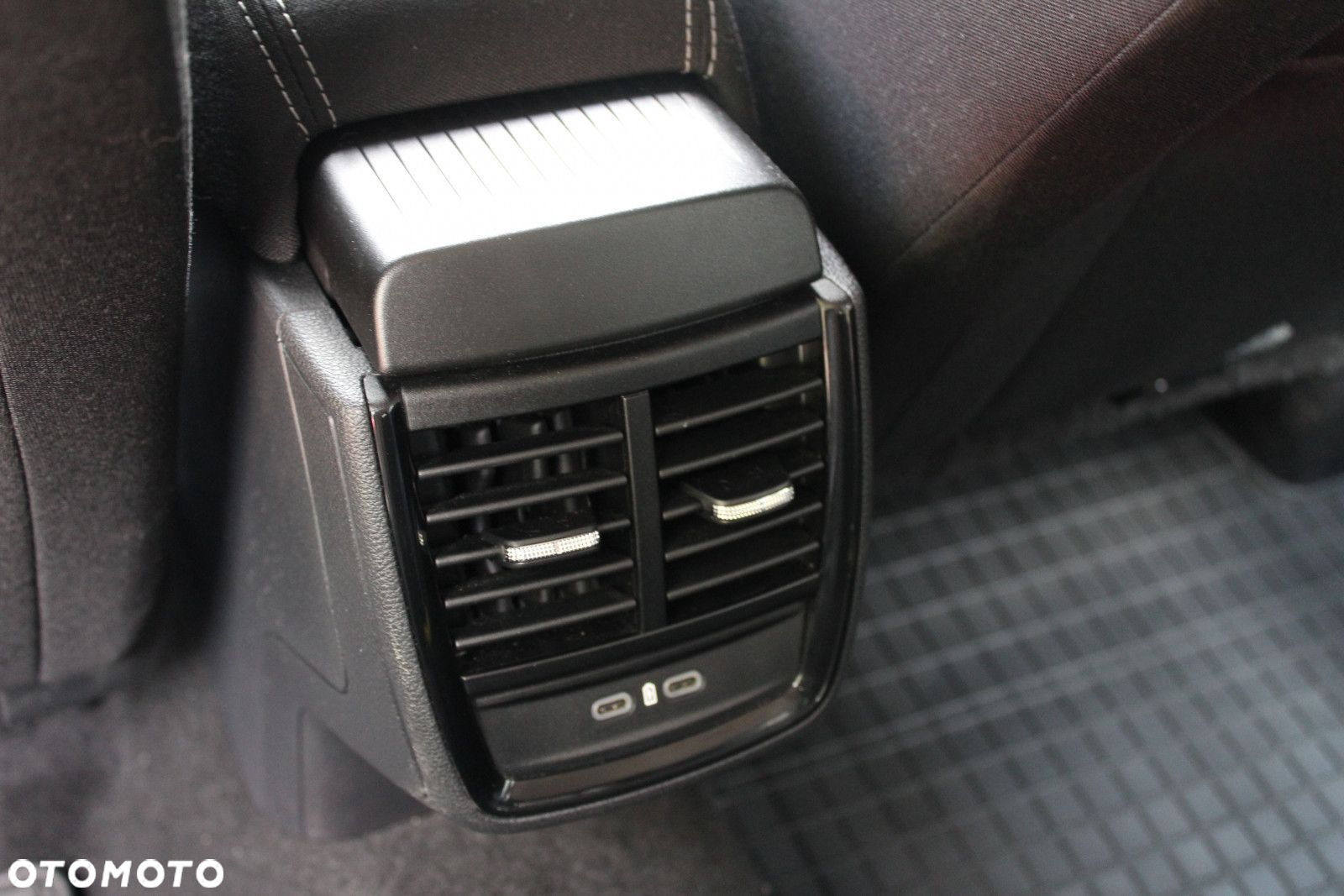 Skoda Kamiq 1.5 TSI Selection DSG - 30