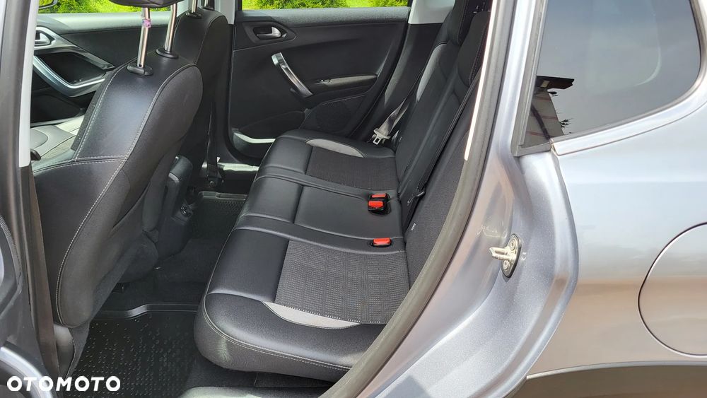 Peugeot 2008 1.2 Pure Tech Allure S&S - 11
