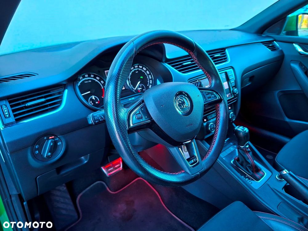 Skoda Octavia 2.0 TDI DSG RS - 33