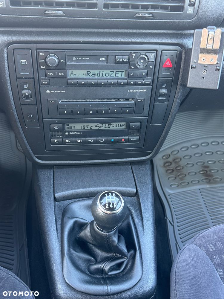 Volkswagen Passat 1.9 TDI Highline - 9