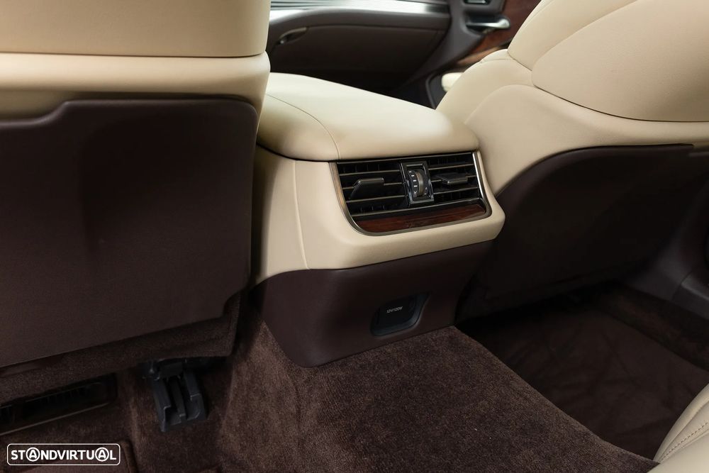 Lexus LS 500h Luxury Madeira Artesanal - 19