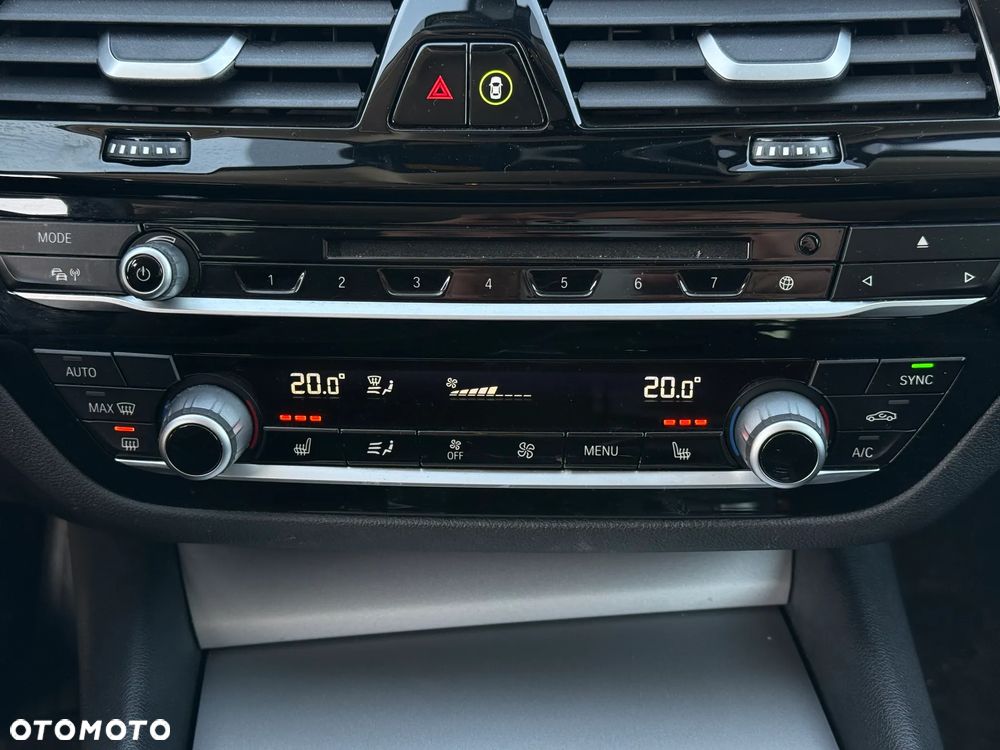 BMW Seria 5 520i - 34