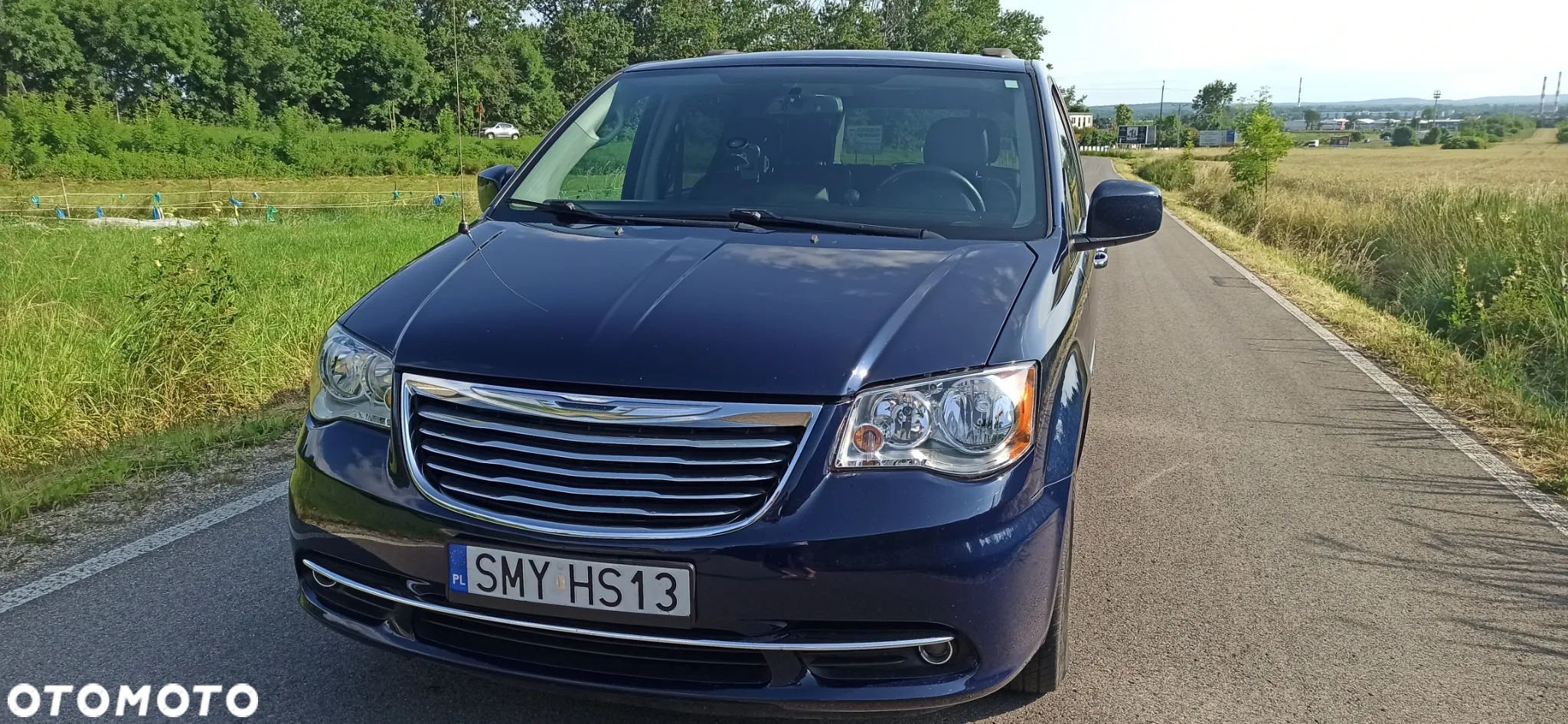 Chrysler Town & Country - 2