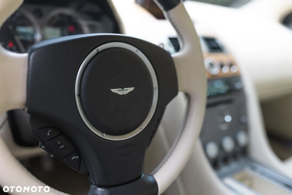 Aston Martin DB9 Touchtronic - 16
