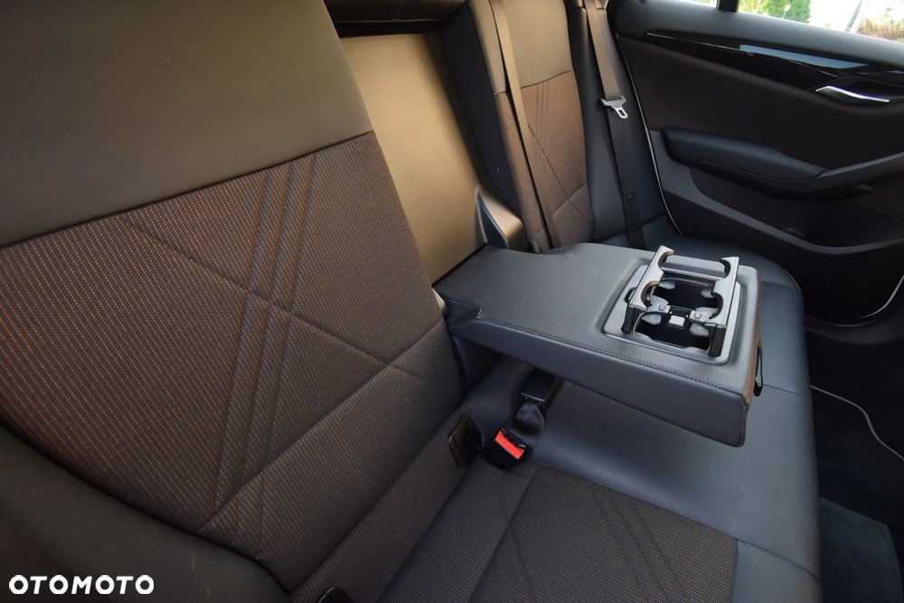 BMW X1 sDrive18d xLine - 38