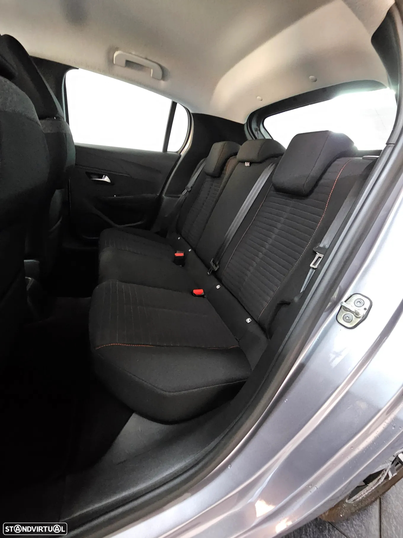 Peugeot 208 1.2 PureTech SE Style - 17
