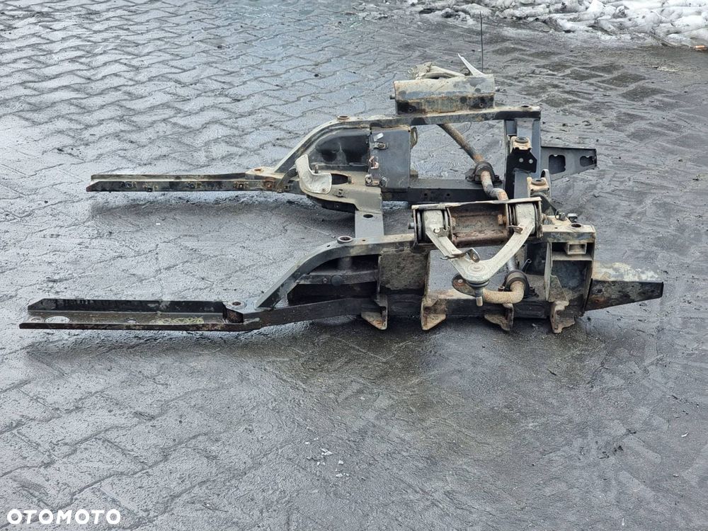 SANKI PRZEDNIE MASERATI GRANTURISMO S - 5