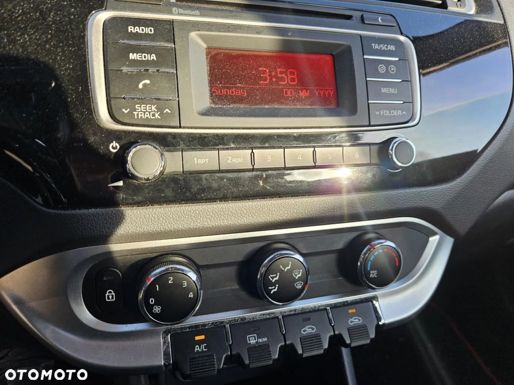 Kia Rio 1.2 Dream Team Edition - 10